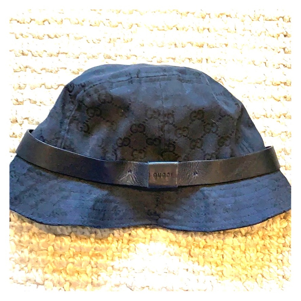 Gucci black bucket hat with leather band